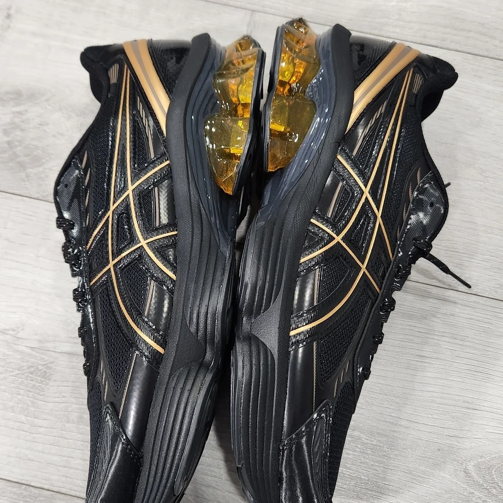 ASICS Men's Black and Gold Running Shoes